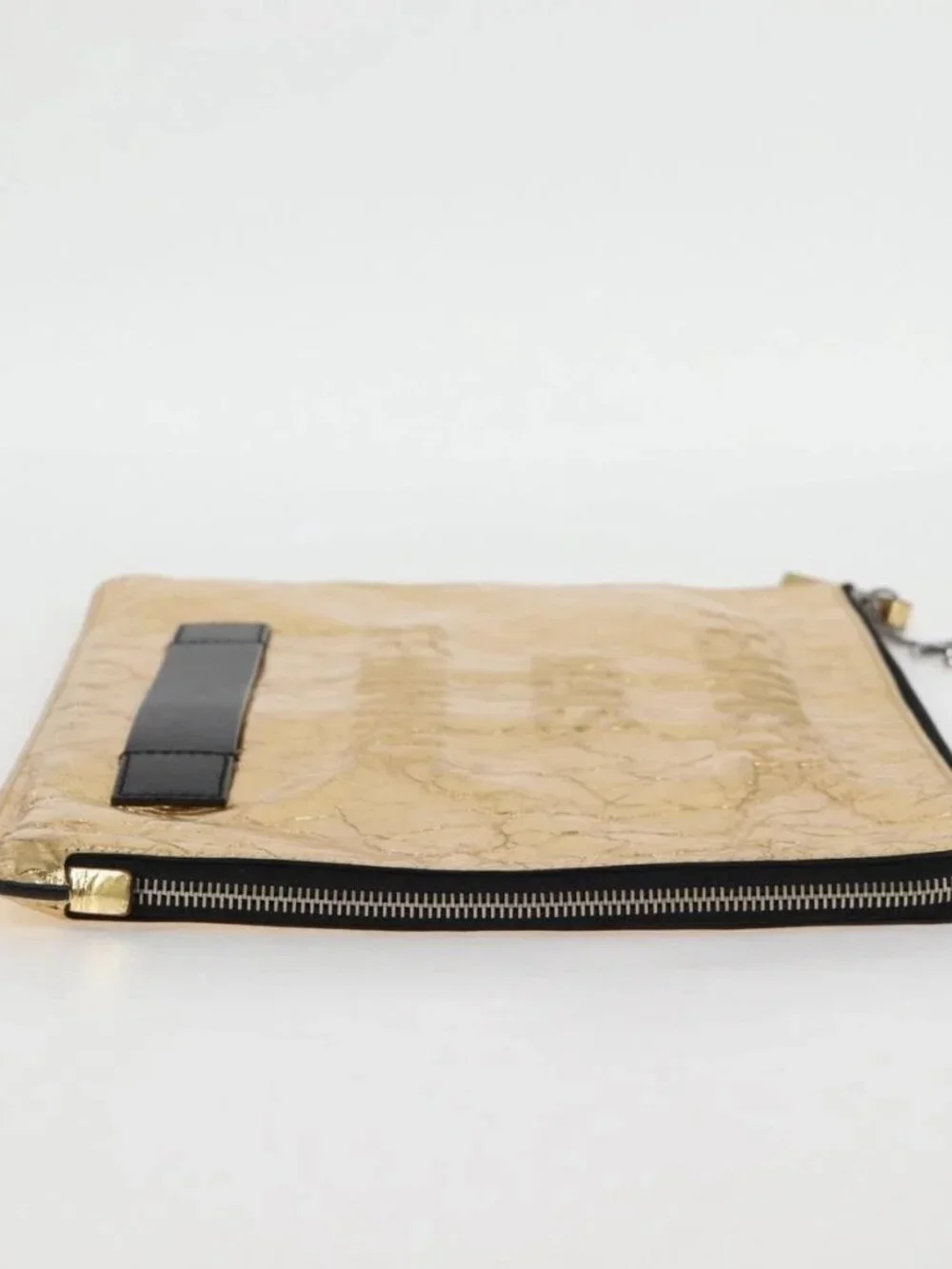 CHANEL brand	chanel color	gold